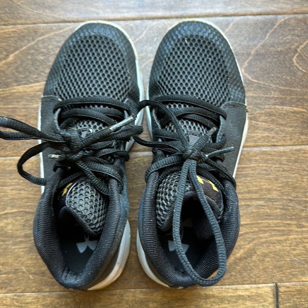 Youth boys Under Armour Jet sneakers
